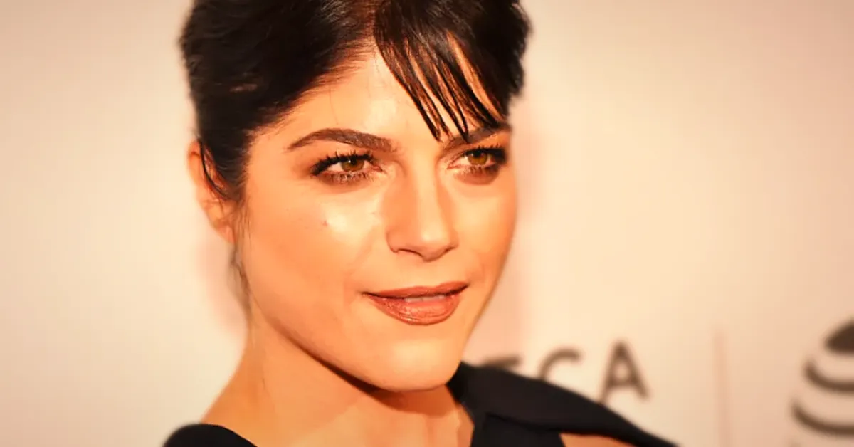 Selma Blair arestată după ce a mușcat o însoțitoare de zbor